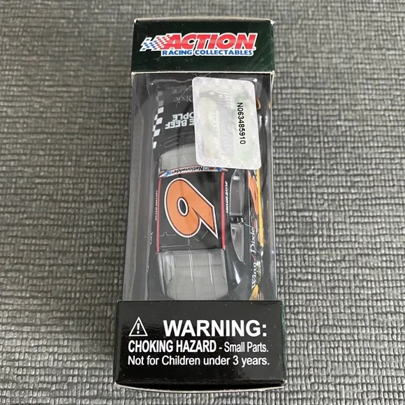 NASCAR Trevor Bayne - Picture 2 of 4